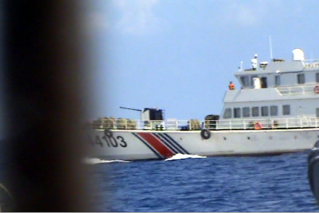 Tàu Hải cảnh 44103 Trung Quốc luôn chạy bên cạnh tàu Cảnh sát biển