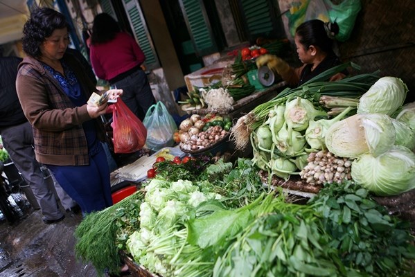 Hà Nội: Người dân đang “cố thủ” với túi tiền của mình