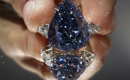 Chiêm ngưỡng viên kim cương xanh lớn nhất thế giới giá 530 tỷ đồng