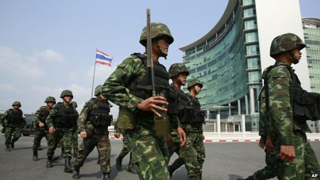 Quân đội Thái Lan ban bố tình trạng thiết quân luật