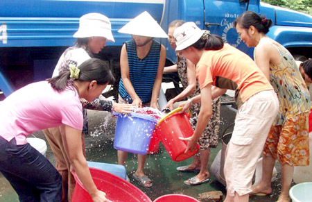 Chủ tịch Hà Nội: Đừng để dân “sợ” cả chung cư cao cấp vì thiếu nước
