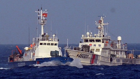 Tàu Trung Quốc 46001 hung hăng đâm vào tàu chấp pháp của Việt Nam