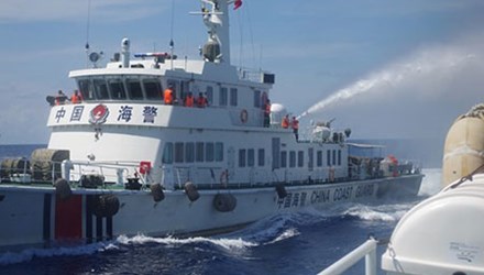 Việt Nam chưa xác định được'thiết bị lạ' ở vòi rồng của tàu Trung Quốc
