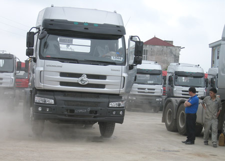 Xe tải Trung Quốc kém chất lượng ồ ạt vào Việt Nam