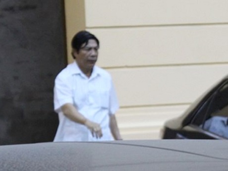 Ông Nguyễn Bá Thanh đến dự tòa xử bầu Kiên