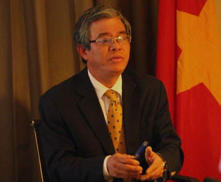 Thứ trưởng Phạm Quang Vinh phản đối Trung Quốc trên CNN