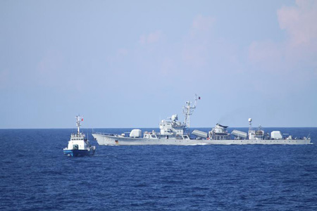 TƯỜNG THUẬT: Tàu Trung Quốc đang hung hăng lao về phía tàu Việt Nam
