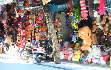 Thu giữ hơn 800 sản phẩm đồ chơi trẻ em nhập lậu