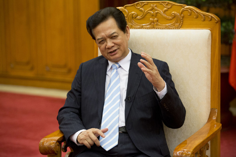 Thủ tướng Nguyễn Tấn Dũng trong cuộc trả lời phỏng vấn hãng tin Bloomberg tại Hà Nội.