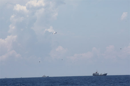 Trung Quốc huy động máy bay theo dõi mọi hoạt động của tàu chấp pháp Việt Nam (Ảnh: Tuấn Hợp)