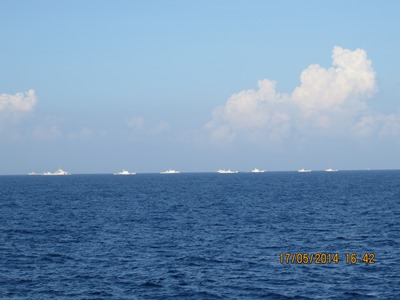 Tàu Trung Quốc dàn hàng ngang ngăn cản quyết liệt tàu Kiểm ngư Việt Nam