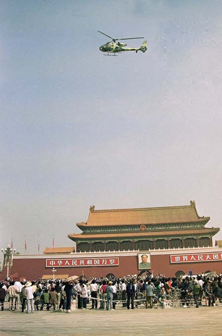 Ngày 20/5, chính quyền Bắc Kinh tuyên bố tình trạng thiết
quân luật.