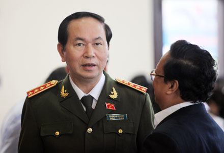 Bộ trưởng Công an Trần Đại Quang tại hành lang Quốc hội (ảnh: Việt Hưng).