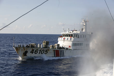 Tàu Trung Quốc điên cuồng tấn công tàu Cảnh sát biển 2016 vào 17h chiều 1/6.