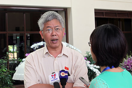 Ông Nguyễn Đức Kiên - Phó Chủ nhiệm Ủy ban Kinh tế Quốc hội trao đổi với báo chí (Ảnh Việt Hưng)