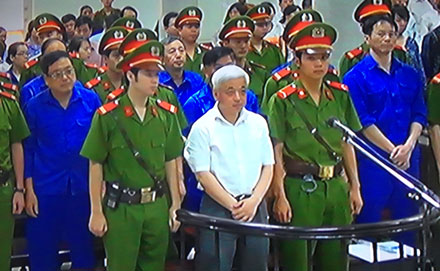 Những cơn sốt và chu kỳ tù tội của đại gia Việt