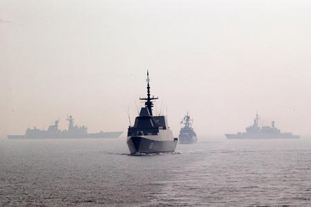 Các tàu của Trung Quốc trong một cuộc tập trận hải quân ở Biển Đông hồi tháng 4.