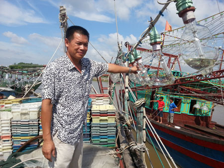 Tàu số hiệu Trung Quốc đâm tàu đánh cá Việt Nam ở vịnh Bắc Bộ