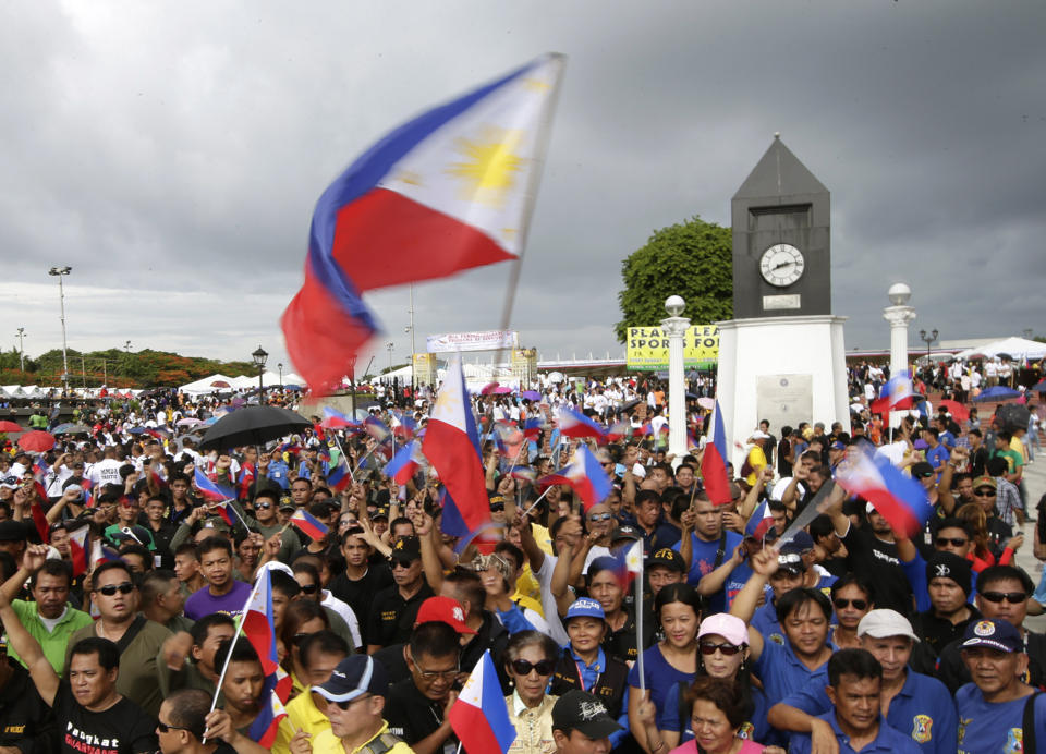 Philippines biểu tình phản đối Trung Quốc cải tạo đất phi pháp ở Biển Đông