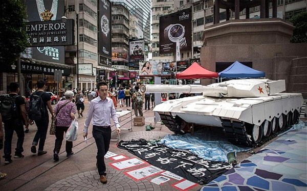 Dân Hong Kong ‘nổi đóa’ trước cảnh báo từ chính quyền TQ