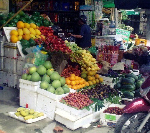 Bất chấp cảnh báo, hoa quả Trung Quốc vẫn dồn về chợ