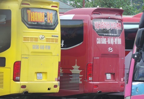 Hàng loạt xe khách hoạt động trong khu đất 18 Phạm Hùng