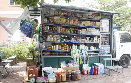 Cửa hàng tạp hóa di động giữa Hà Nội