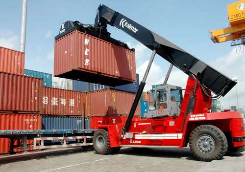 Xuất nhập khẩu vẫn sôi động trong tháng căng thẳng Biển Đông