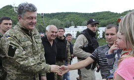 Tổng thống Ukraine tuyên bố ngừng bắn 1 tuần tại miền đông