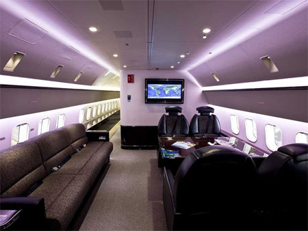 Một máy bay Boeing có phòng ngủ và phòng tắm.