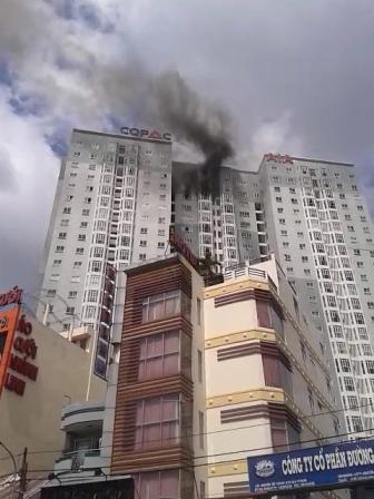 TPHCM: Cháy chung cư Co Pac Square, hàng trăm người dân tháo chạy