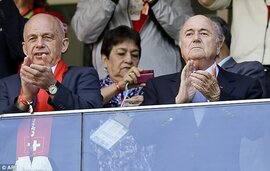 CHẤN ĐỘNG: Các quan chức FIFA tự tăng lương gấp đôi cho bản thân