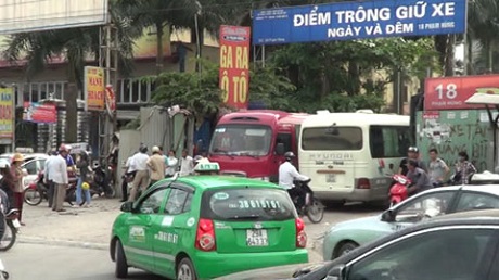 Bến xe khách ngầm hoạt động tại khu đất 18 Phạm Hùng