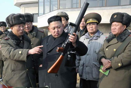 Ông Kim Jong-un trong một đợt thị sát các đơn vị quân đội