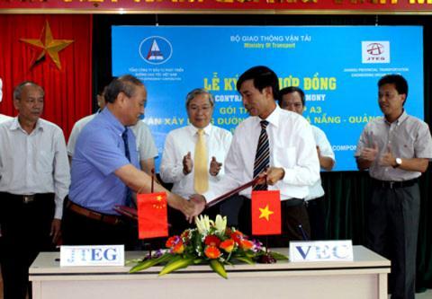 Lễ ký hợp đồng với nhà thầu gói thầu xây lắp A3, cao tốc Đà Nẵng - Quảng Ngãi