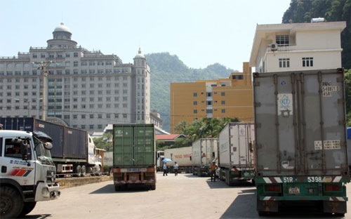 Thương mại Việt - Trung: “Xuất khẩu giùm, tiêu thụ hộ”