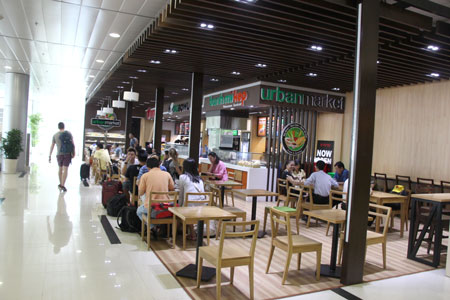 Quầy hàng UrBan Market  tại khu cách ly ga đi quốc nội mở rộng
