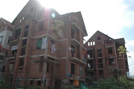 Những khu biệt thự bỏ hoang này ẩn chứa nhiều nguy cơ mất an ninh trật tự xã hội