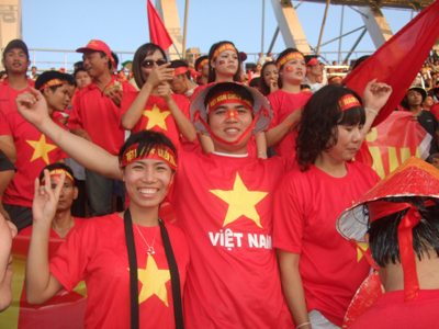 Làng cầu Đông Nam Á sốc về độ chịu chơi của bóng đá Việt Nam