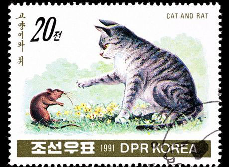 Con tem chính thức của Triều Tiên mô phỏng mèo và chuột đang chơi đùa, được phát hành năm 1991.