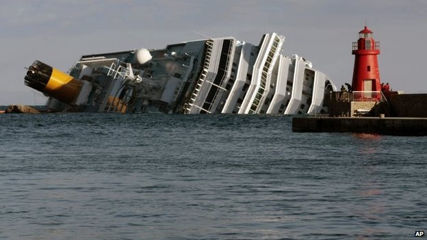 Tàu Costa Concordia đã nằm phơi xác trên biển hơn 2 năm qua.