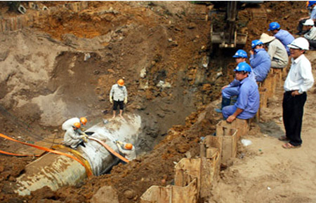 Lật lại “bài toán trách nhiệm” về vỡ đường ống nước sông Đà