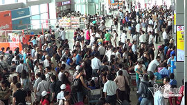 Ùn tắc triền miên ở sân bay Nội Bài