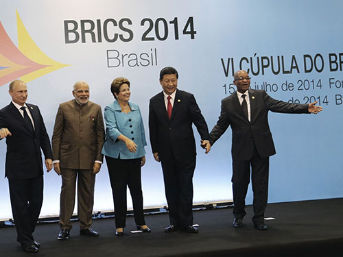Các nhà lãnh đạo 5 nước thành viên BRICS tại Hội nghị Thượng đỉnh thường niên diễn ra ở Brazil từ ngày 15 đến 17-7Ảnh: Reuters