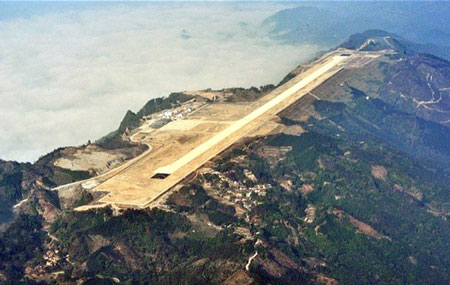 Trung Quốc xây sân bay trên đỉnh núi