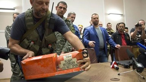 Ukraina, MH17, quân li khai, hộp đen, Malaysia, trao nộp