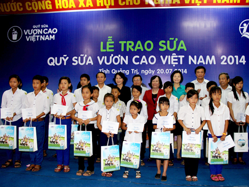 Quỹ sữa “Vươn cao Việt Nam” tới Quảng Trị