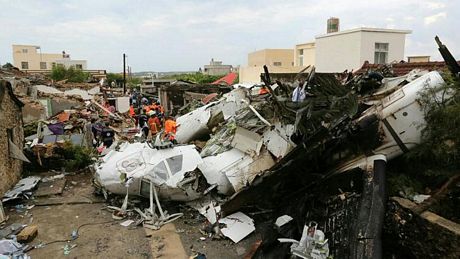 Chiếc máy bay đã rơi trúng một khu dân cư gần sân bay Magong trên quần đảo Bành Hồ.
