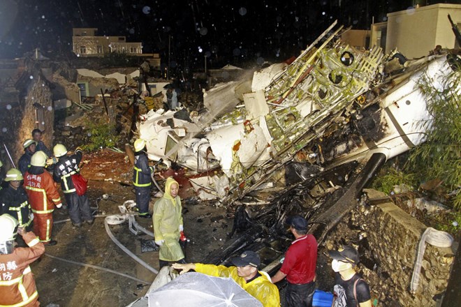 Tìm thấy hộp đen trong vụ rơi máy bay thảm khốc ở Đài Loan