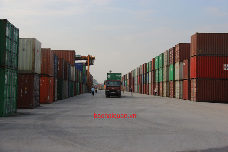 8.000 container hàng tồn đọng tại cảng Hải Phòng